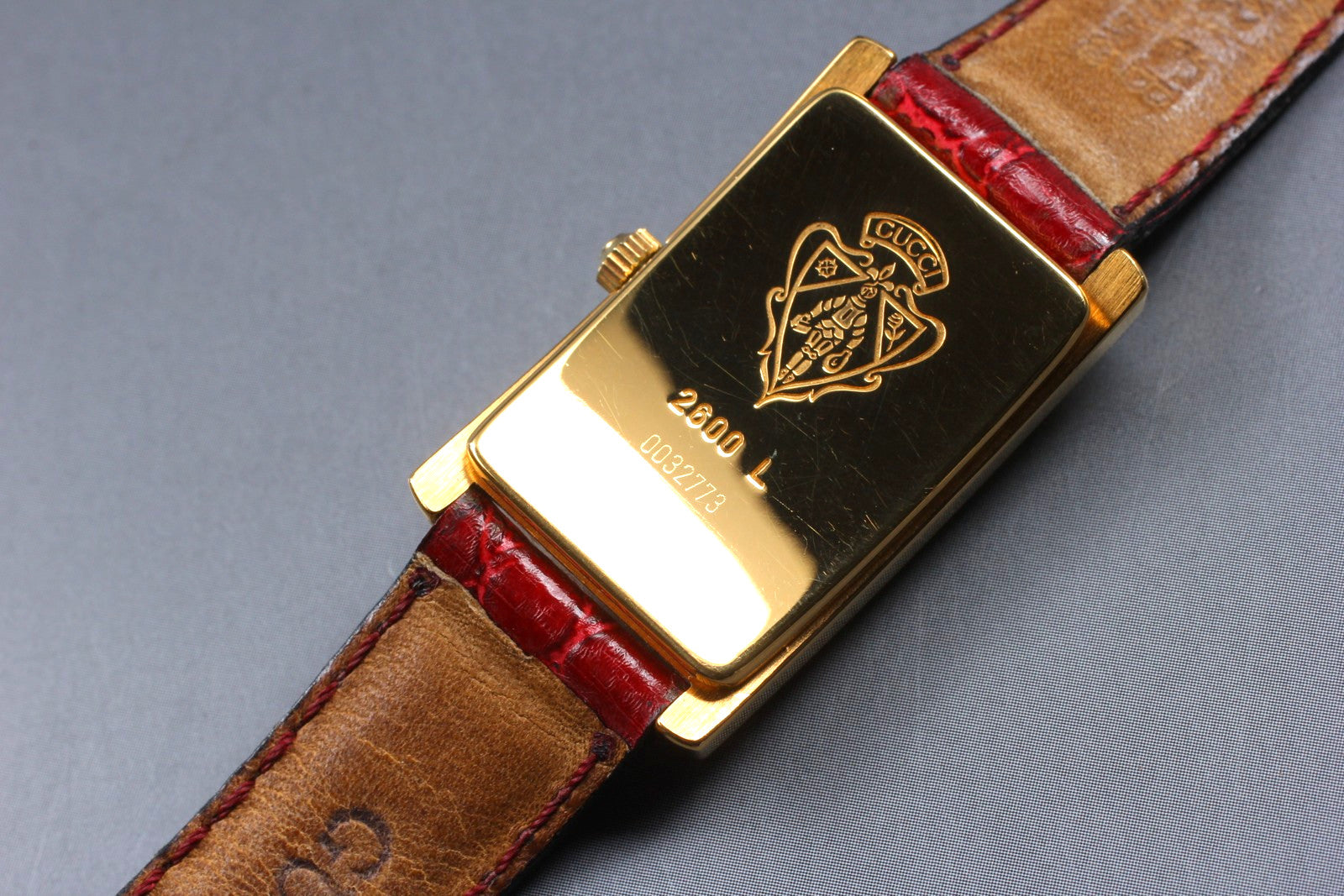 Gucci 2600L Wristwatch - Red, Leather