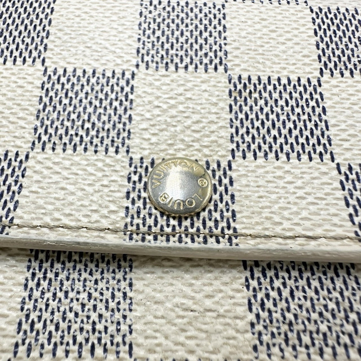 Louis Vuitton Damier Azur Portefeuille Sarah Wallet - White, Leather