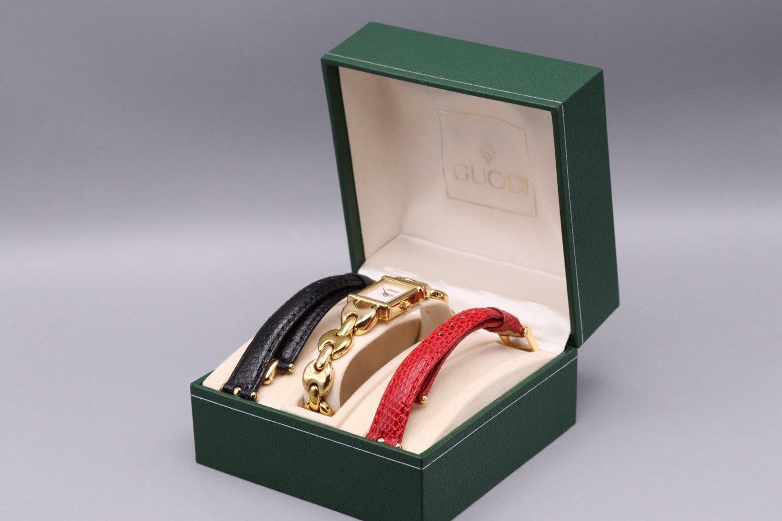 Gucci 1800L Wristwatch - Gold, Stainless Steel- מגיע עם הקופסה והרצועות!
