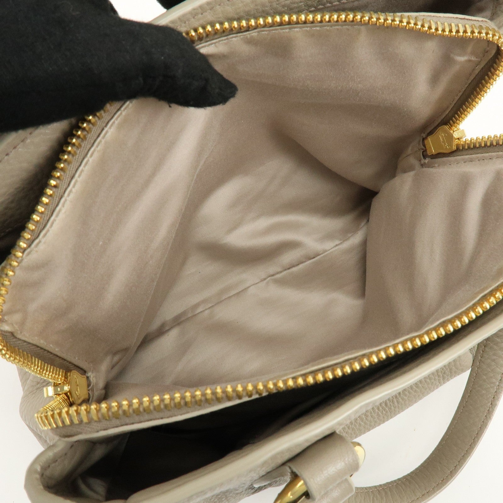 Miu Miu RN0757 Hand Bag - Beige, Leather