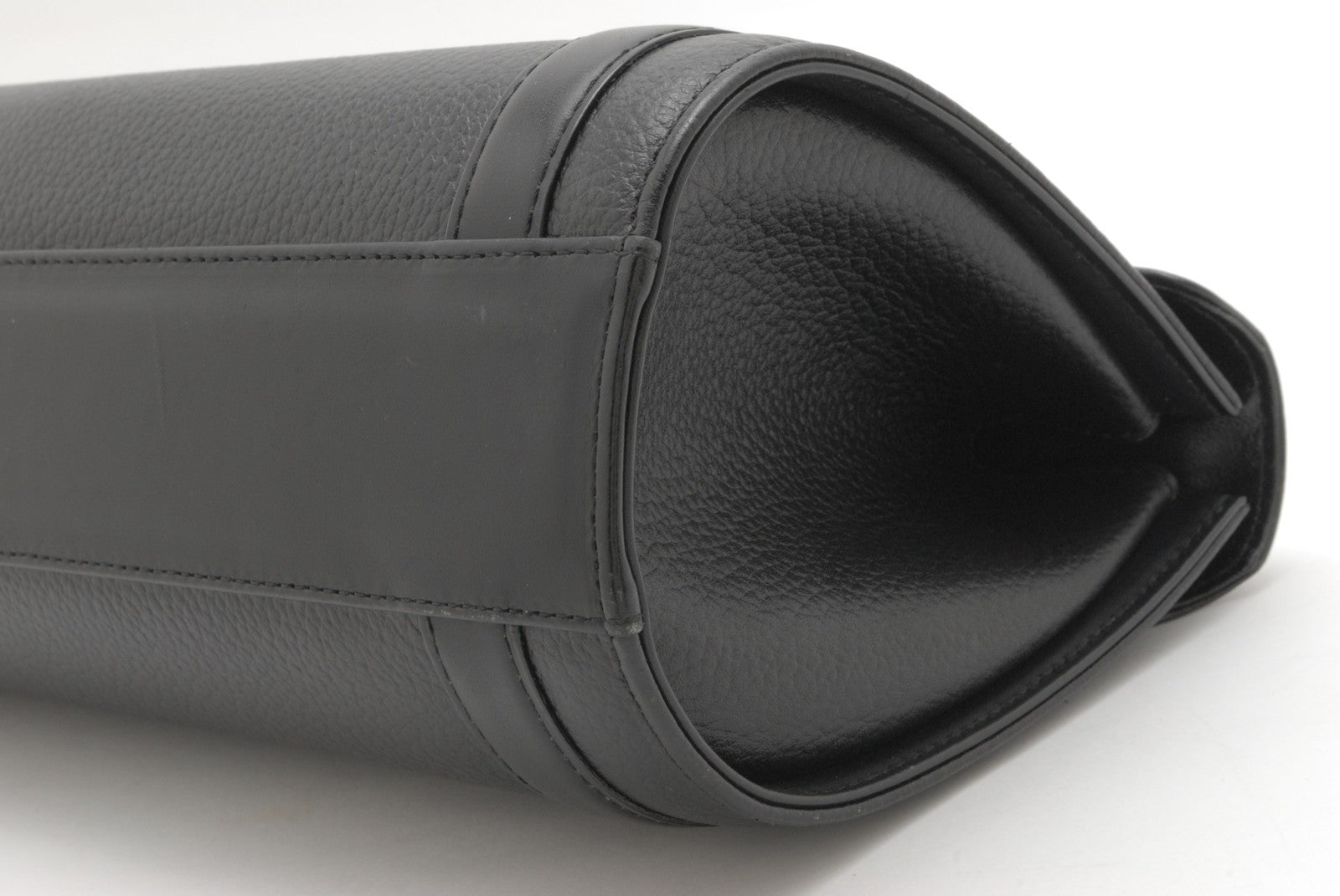Burberry Barrel Bag Handbag - Black, Leather