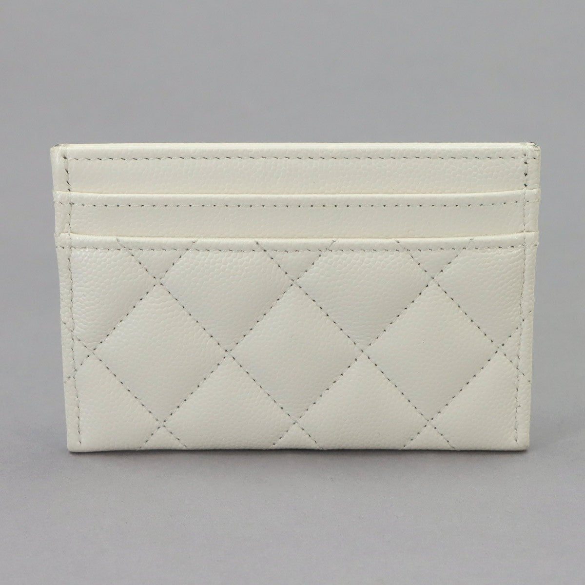CHANEL Matelasse Card Case - White, Leather- מגיע עם הקופסה ושקית אבק!