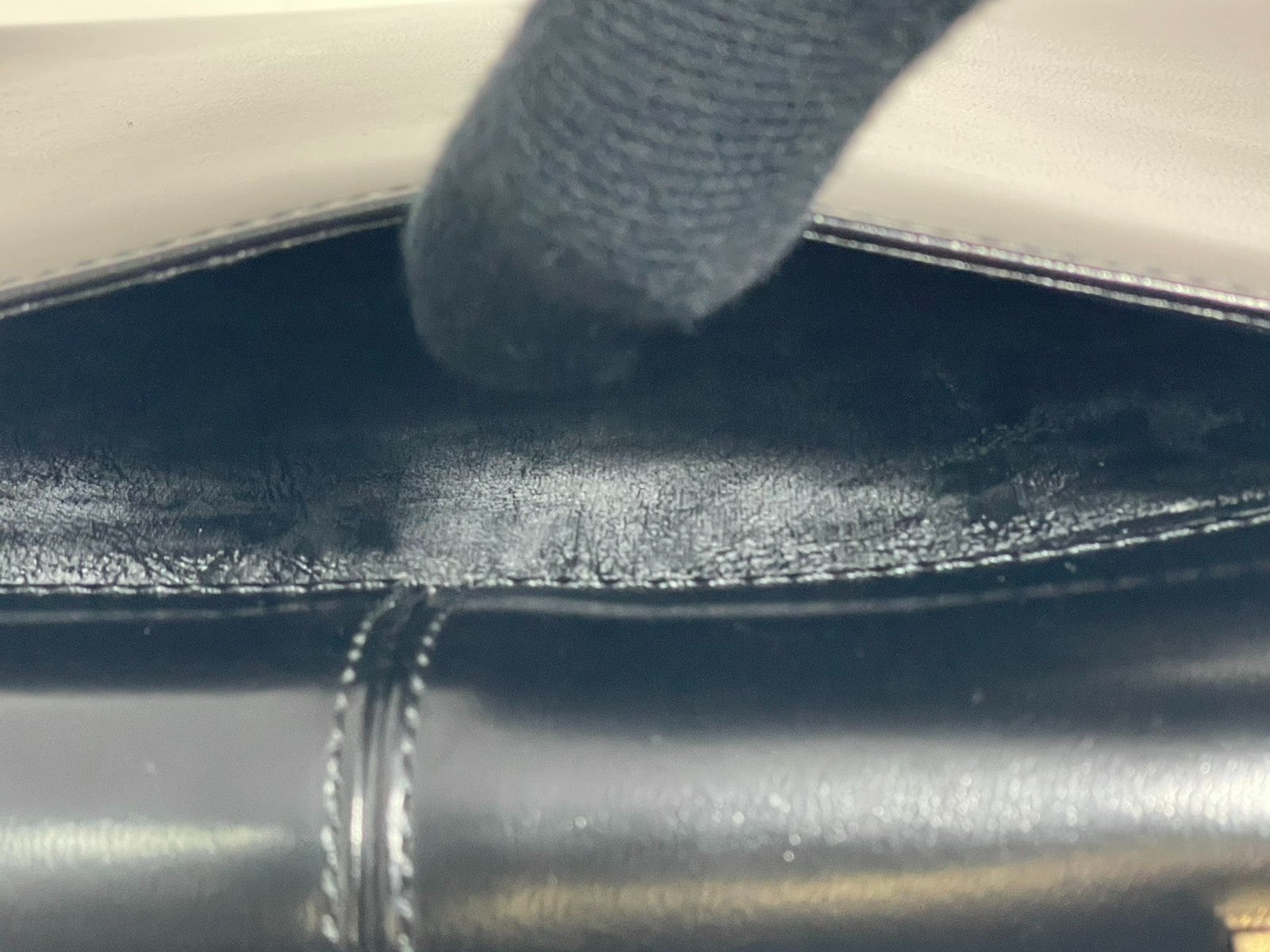 Saint Laurent Leather Handbag - Black, Leather