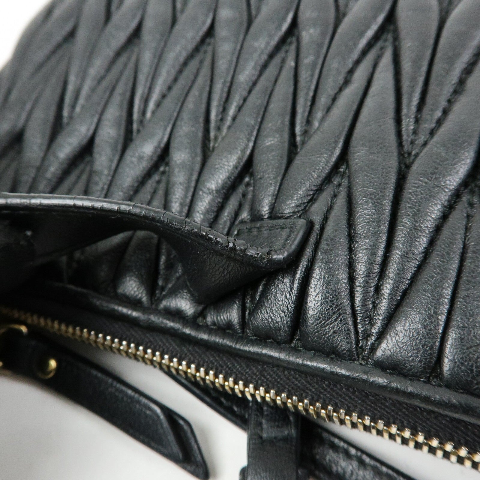 Miu Miu Matelasse Leather Gathered Shoulder Bag - Black, Leather שני חלקים!